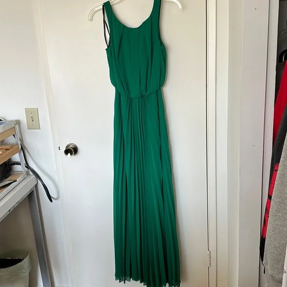 green emerald velvet dress 13 main image 1